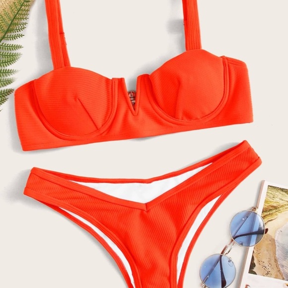 Swimsuit top and bottom - Picture 2 of 3